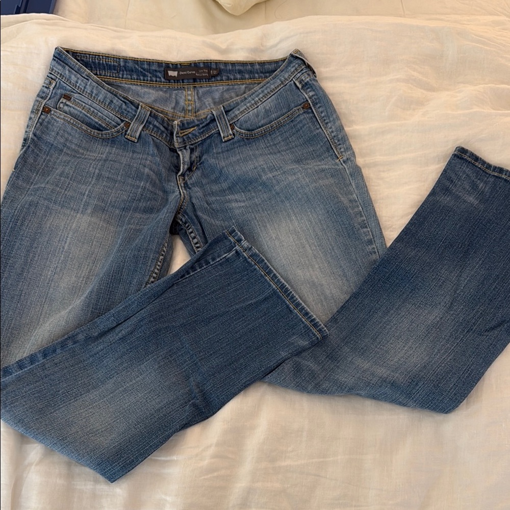Levi’s Denim Curve Low Rise Bootcut Skinny Women's Blue Jeans size 7/28. EUC